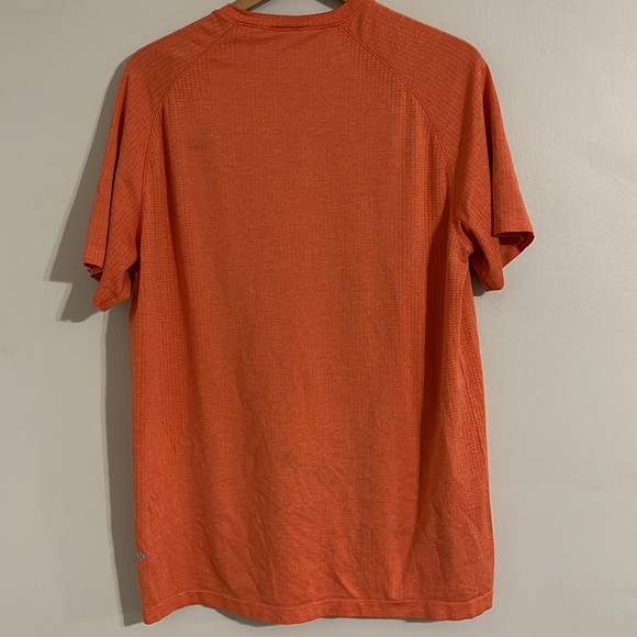 Lululemon men’s  orange T-shirt size large - Picture 6 of 6